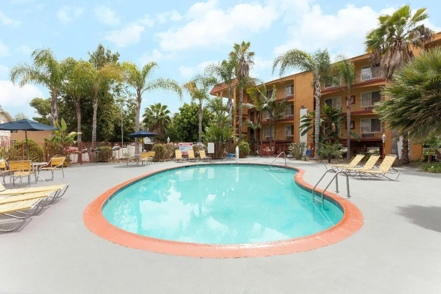 Days Inn by Wyndham Mission Valley Qualcomm Stadium/ SDSU OUTDOOR_POOL