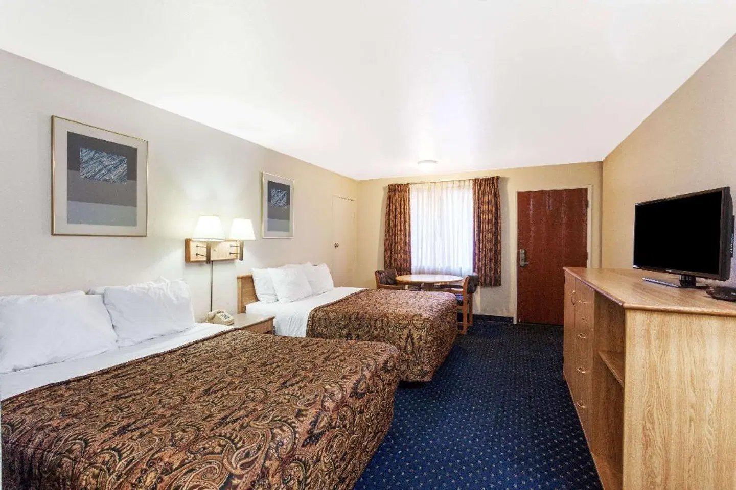 Days Inn by Wyndham Anaheim West ROOM_EXAMPLE