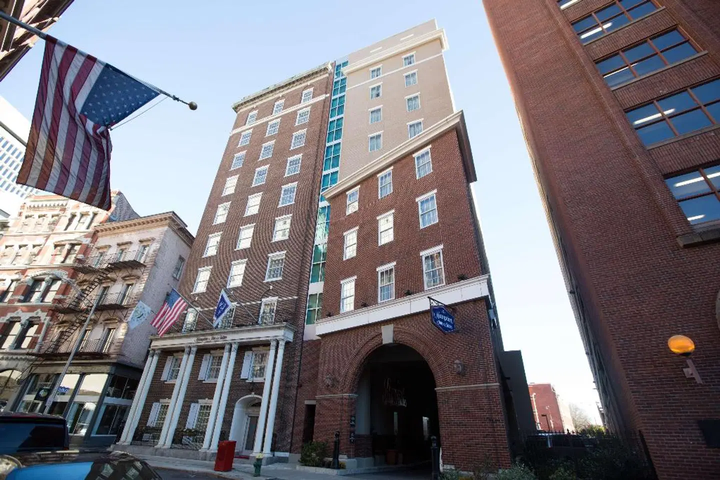 Hampton Inn & Suites Providence Downtown EXTERIOR