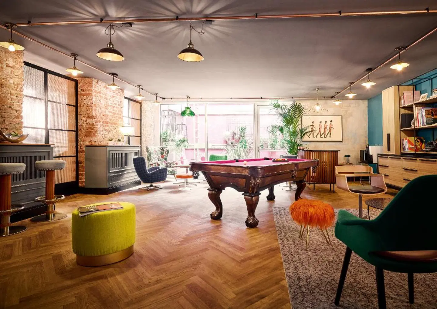 Max Brown Hotel 7th District Bar