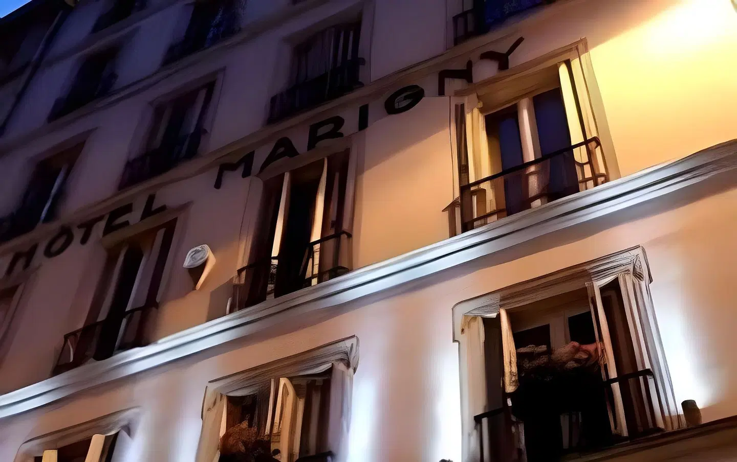 Opera Marigny EXTERIOR