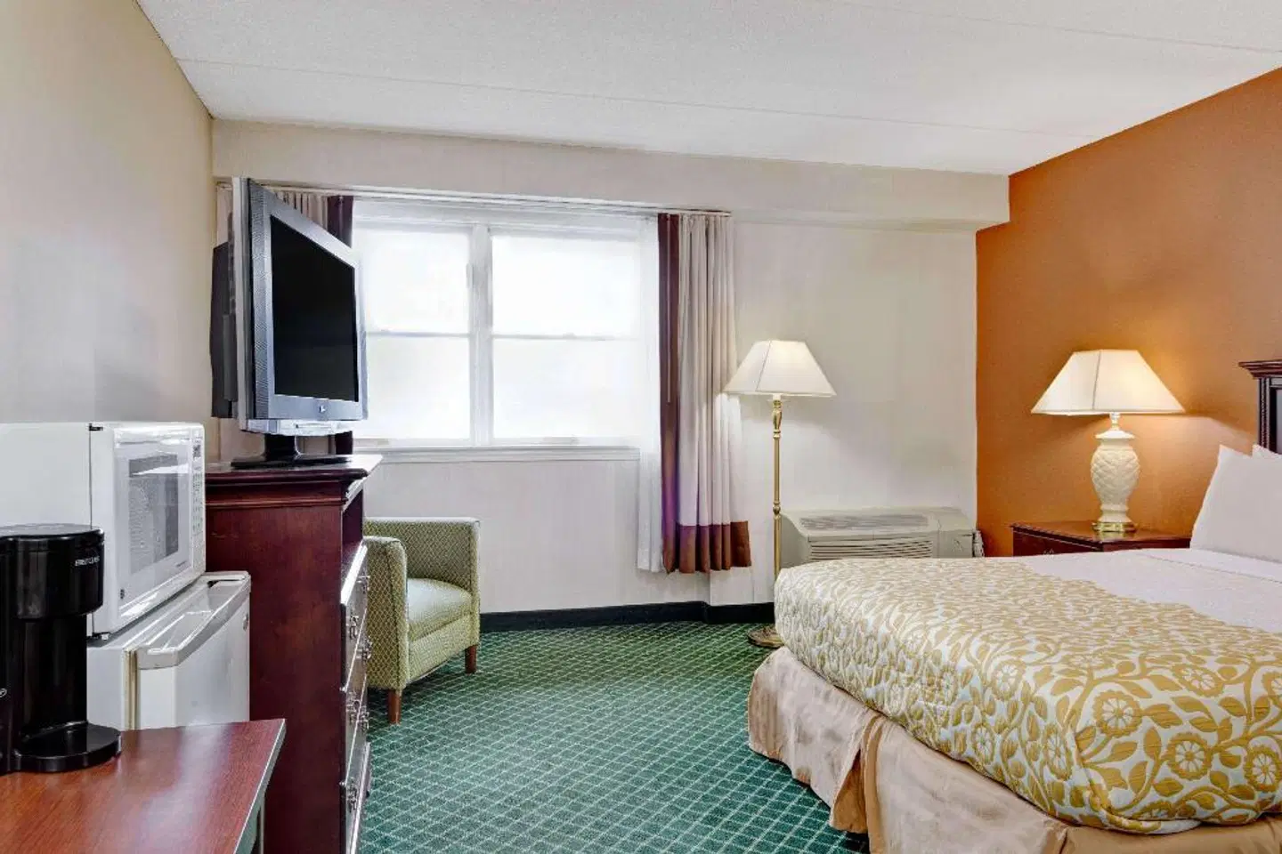 Days Hotel & Conference Center Methuen ROOM_EXAMPLE