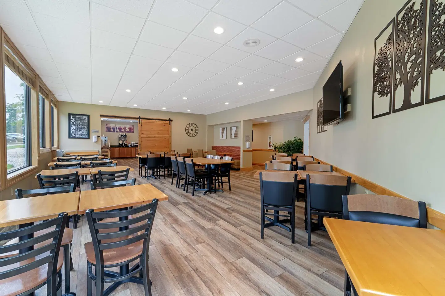 Best Western Plus Windjammer Inn & Conference Center Bar