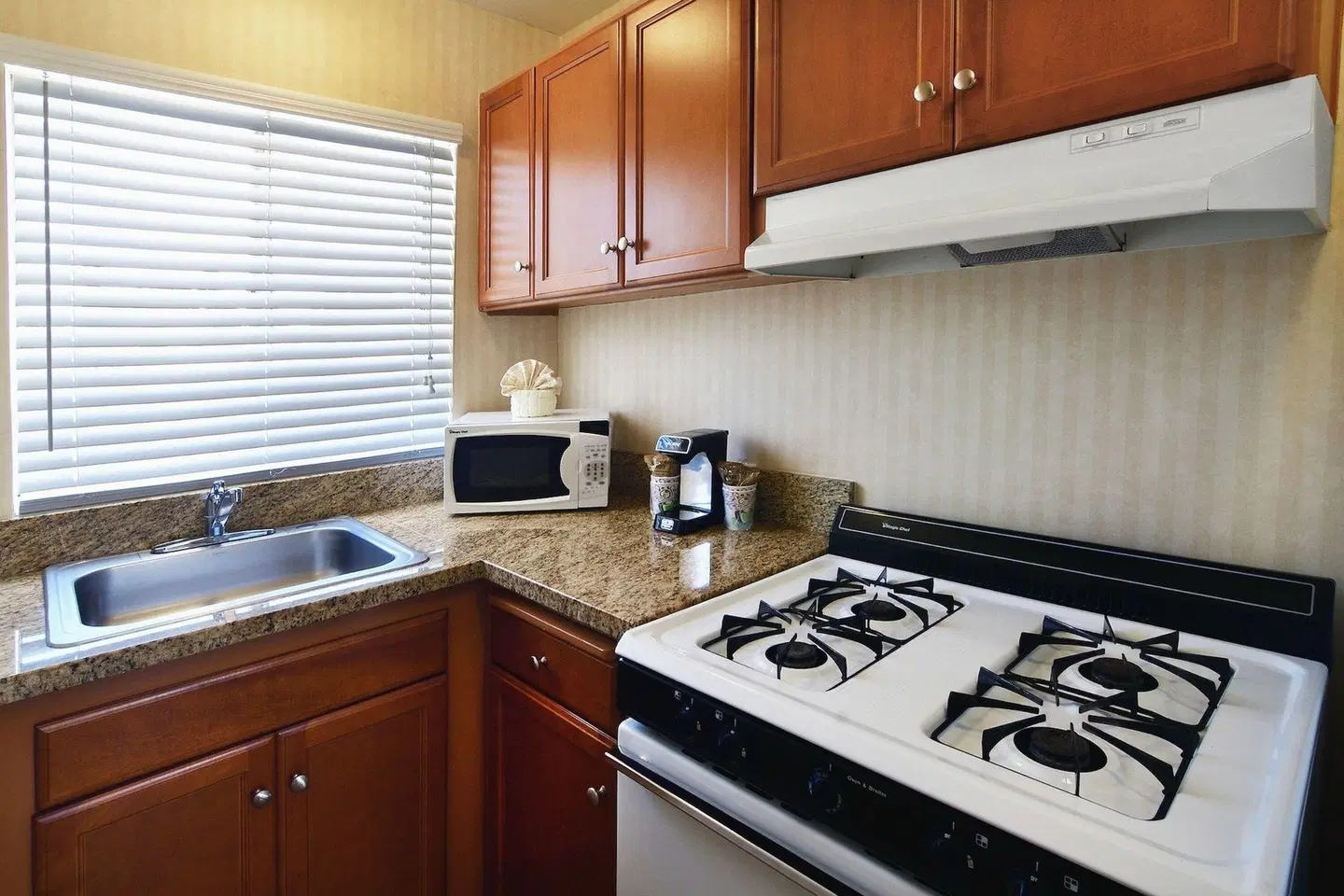 Best Western Lamplighter Inn & Suites ROOM_EXAMPLE