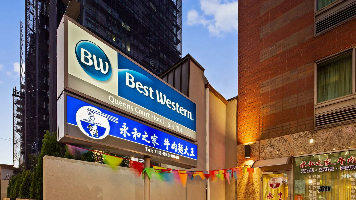 Best Western Queens Court EXTERIOR