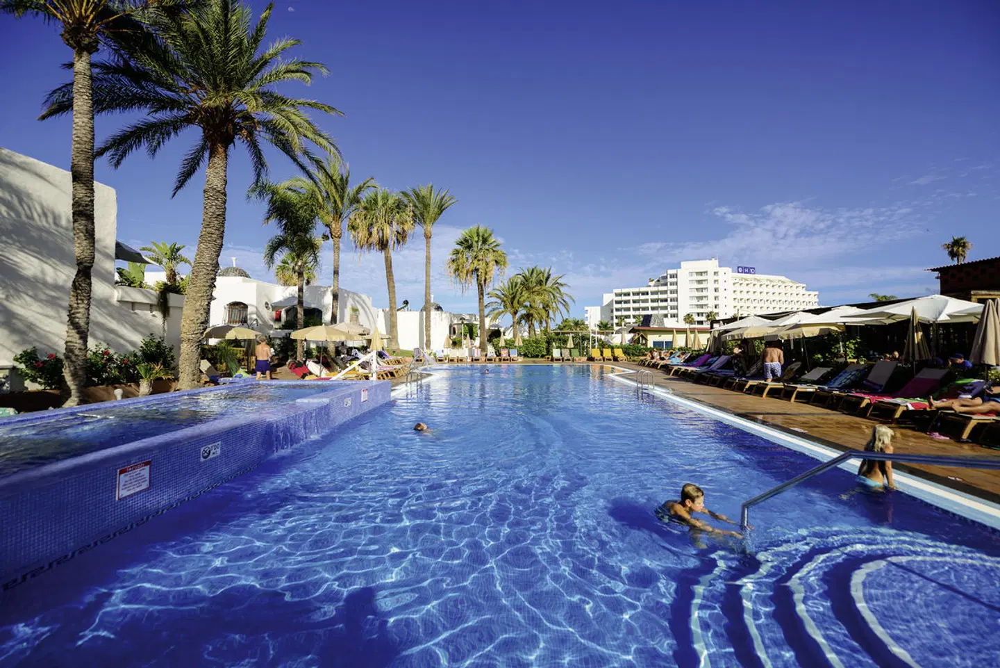 HD Parque Cristóbal Tenerife OUTDOOR_POOL