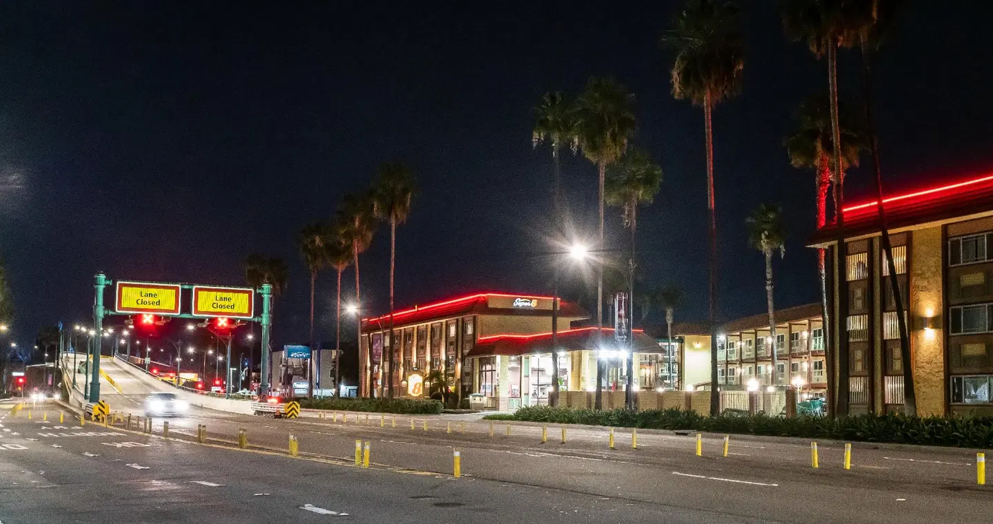 Super 8 by Wyndham Anaheim/Disneyland Drive EXTERIOR