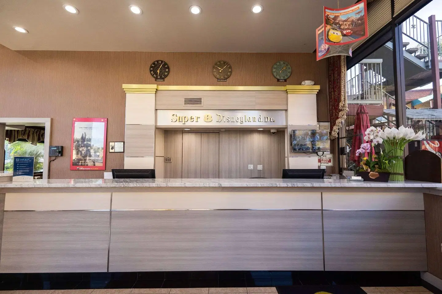 Super 8 by Wyndham Anaheim/Disneyland Drive LOUNGE_LOBBY