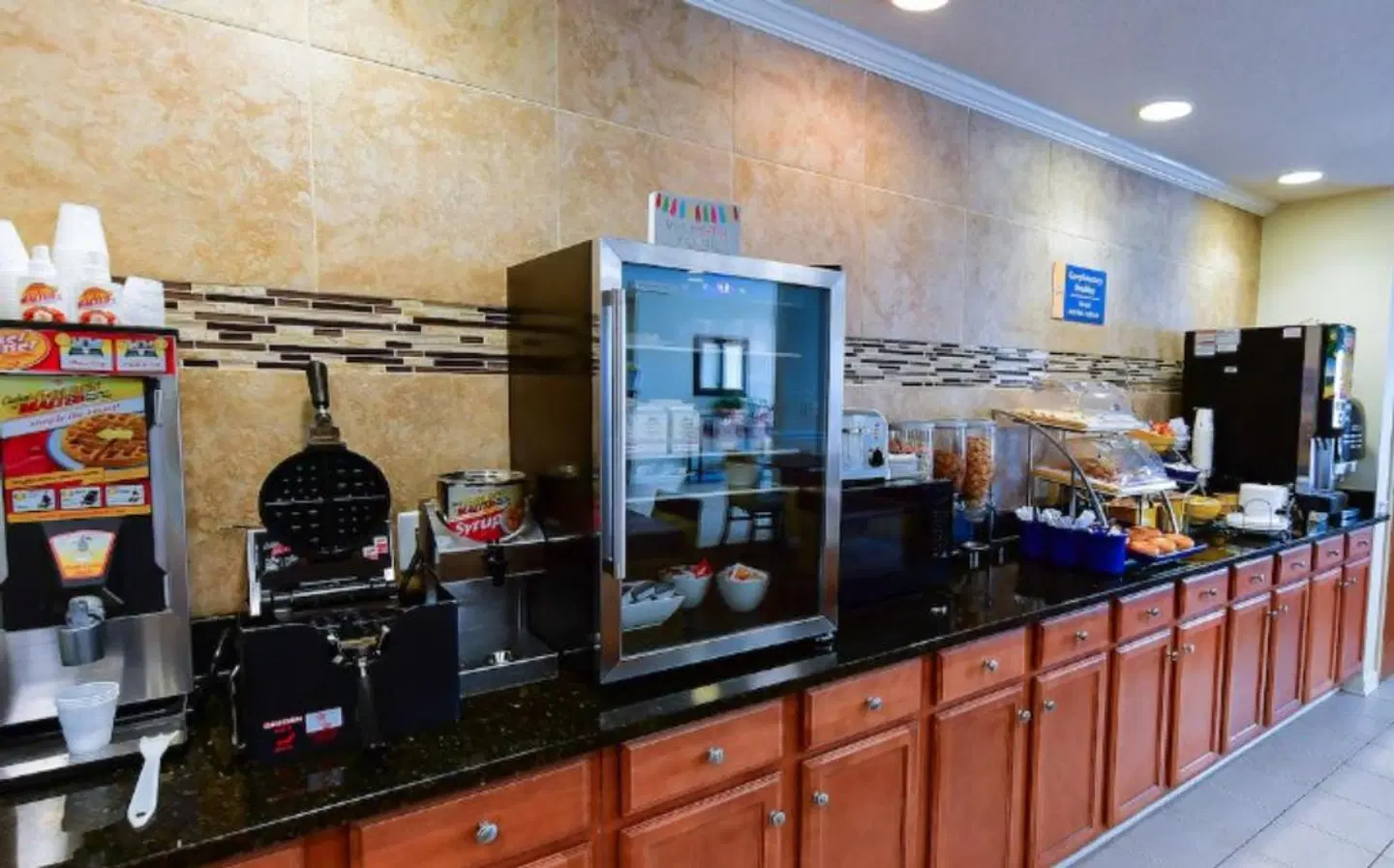 Days Inn by Wyndham Burlington East Bar
