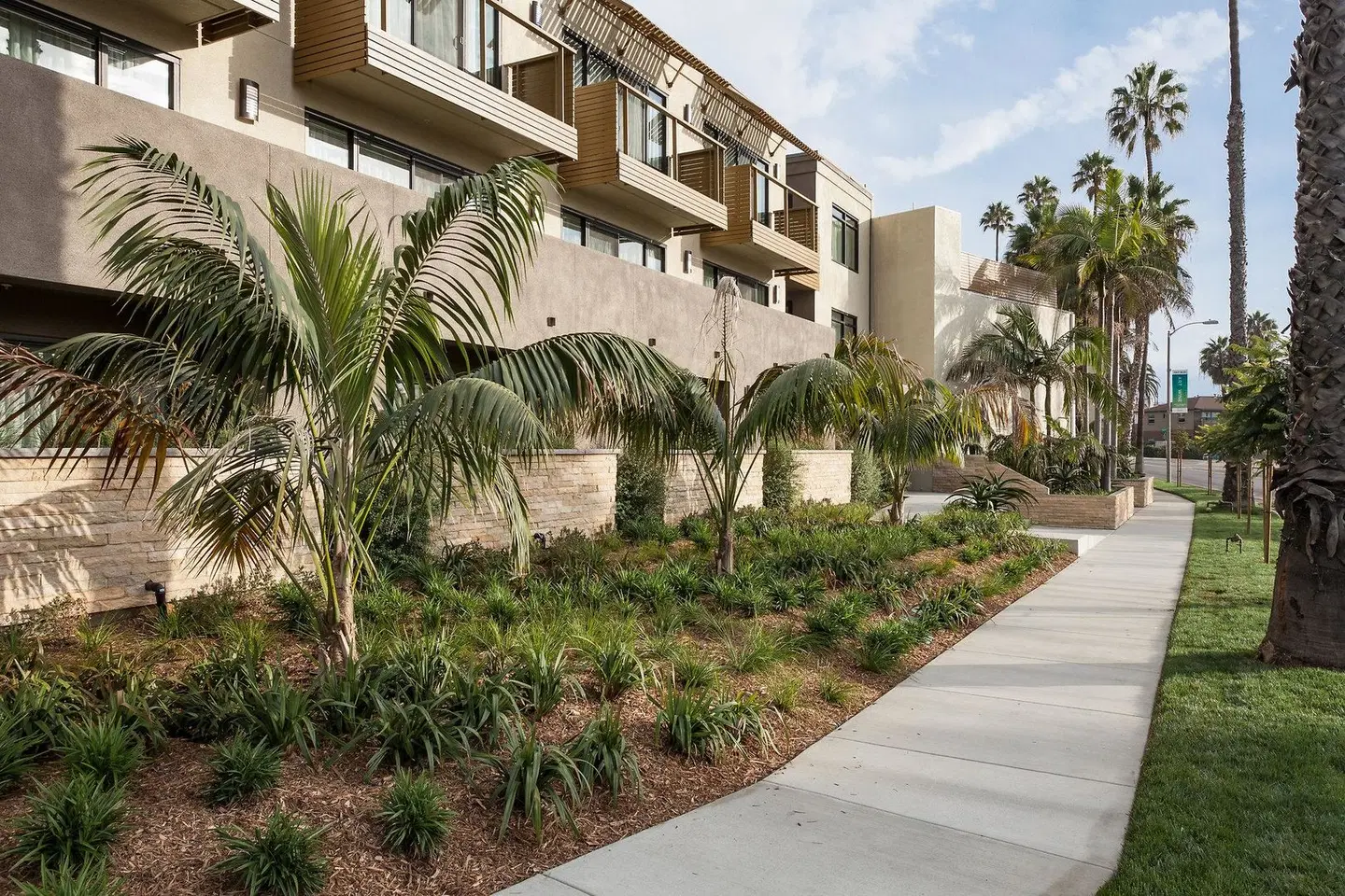 Holiday Inn Express La Jolla EXTERIOR