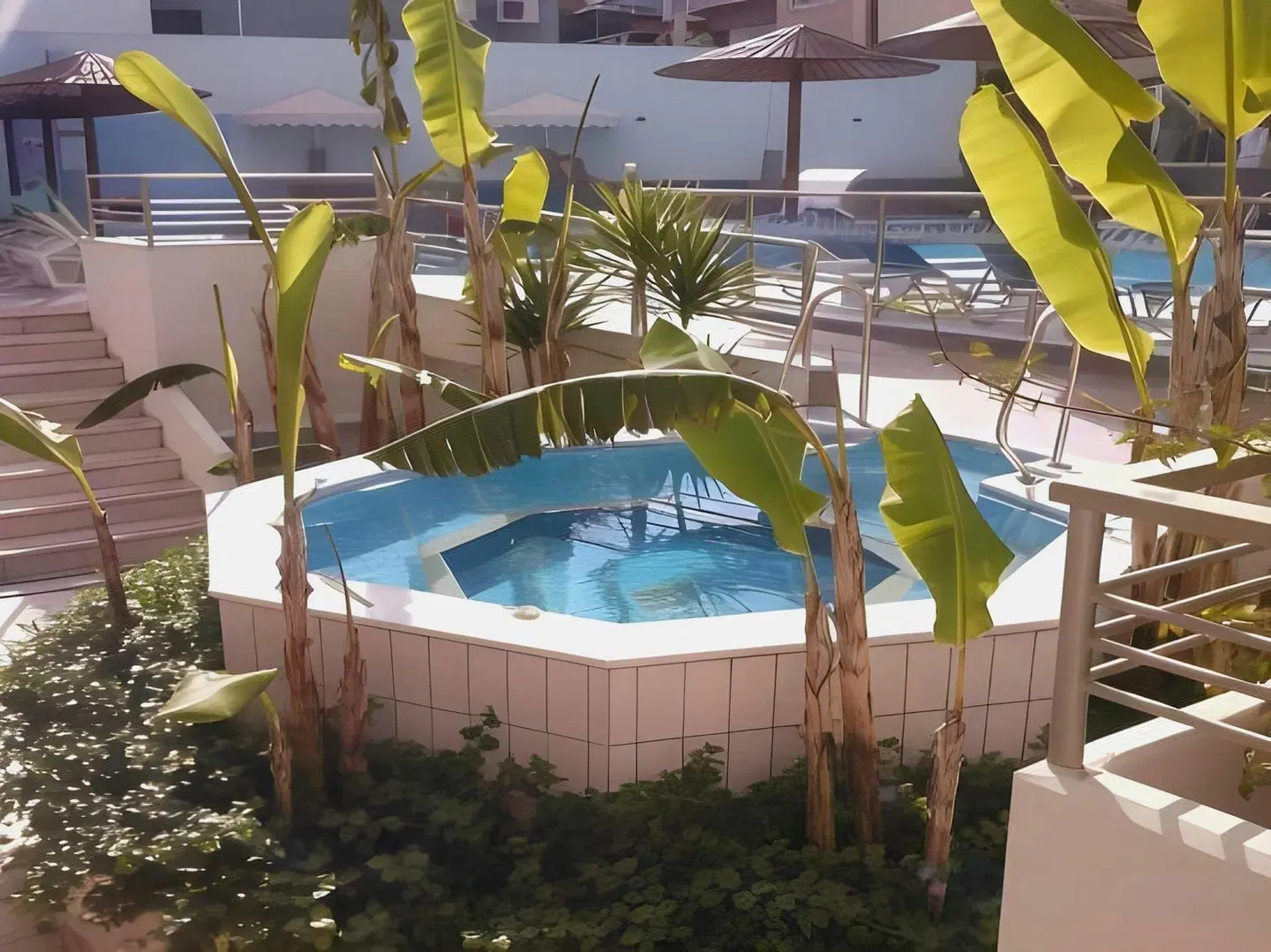 Astron OUTDOOR_POOL