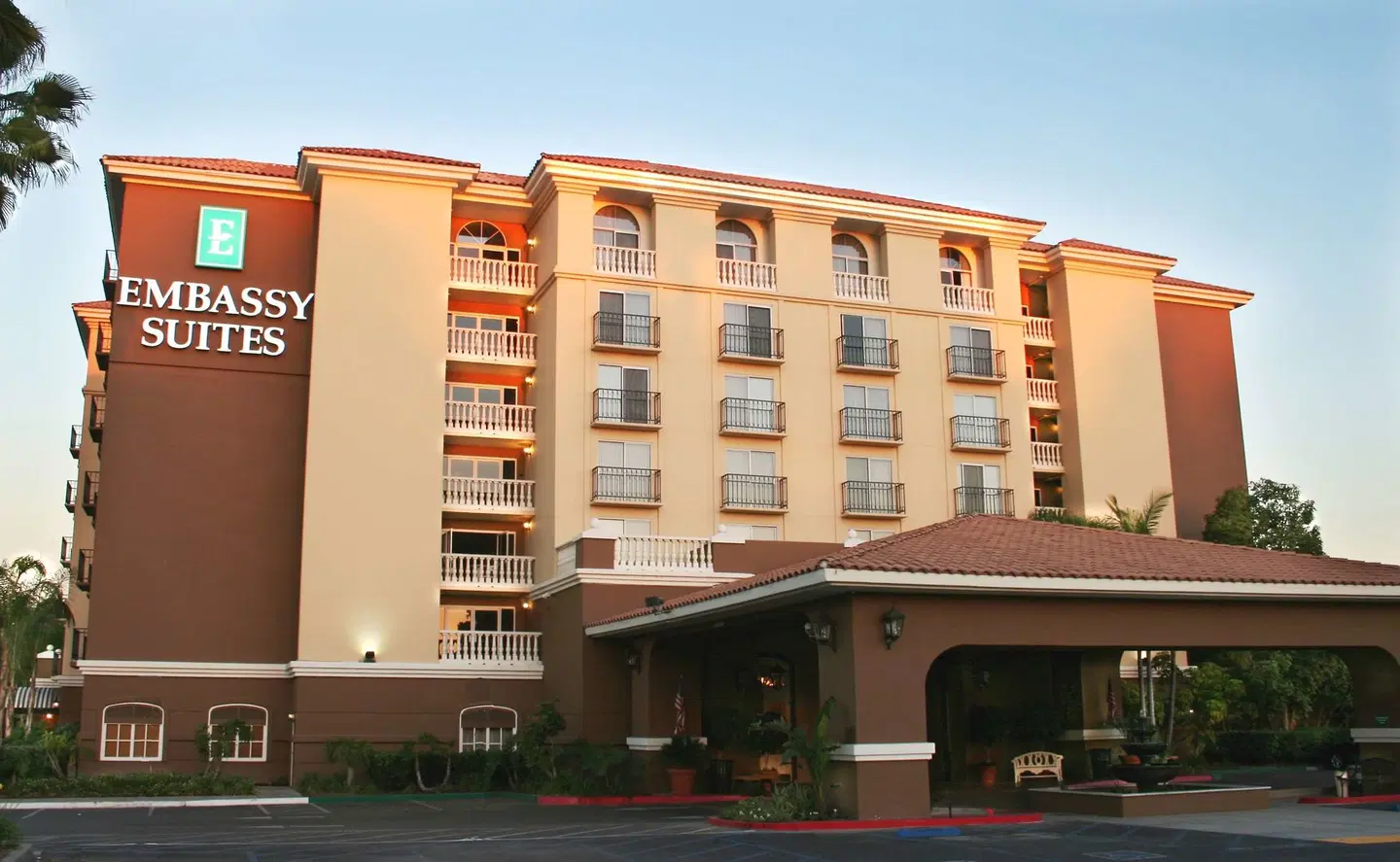 Embassy Suites by Hilton Anaheim - North EXTERIOR