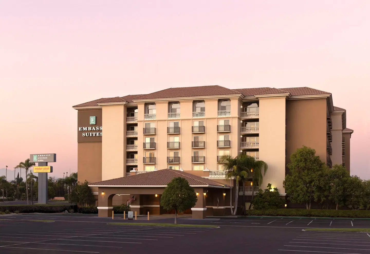 Embassy Suites by Hilton Anaheim - North EXTERIOR