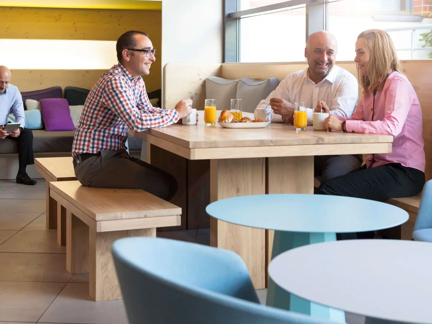 Novotel Suites Paris Montreuil Vincennes PEOPLE