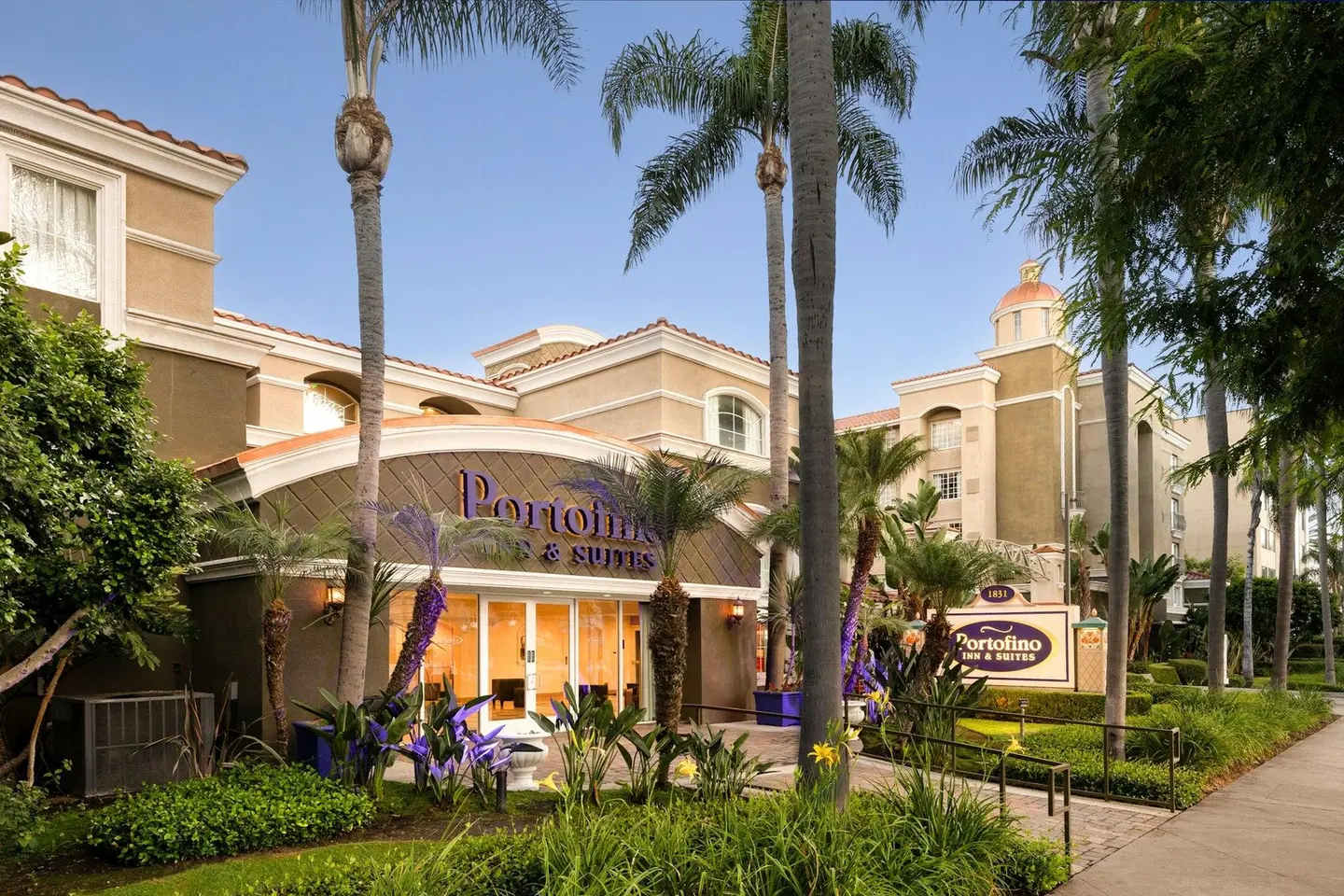 Portofino Inn and Suites Anaheim Hotel EXTERIOR