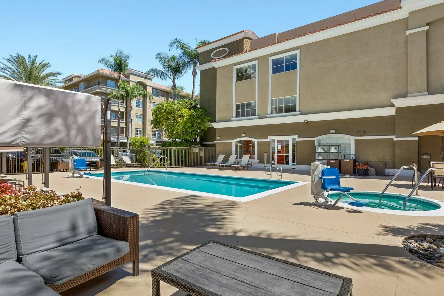 Portofino Inn and Suites Anaheim Hotel OUTDOOR_POOL