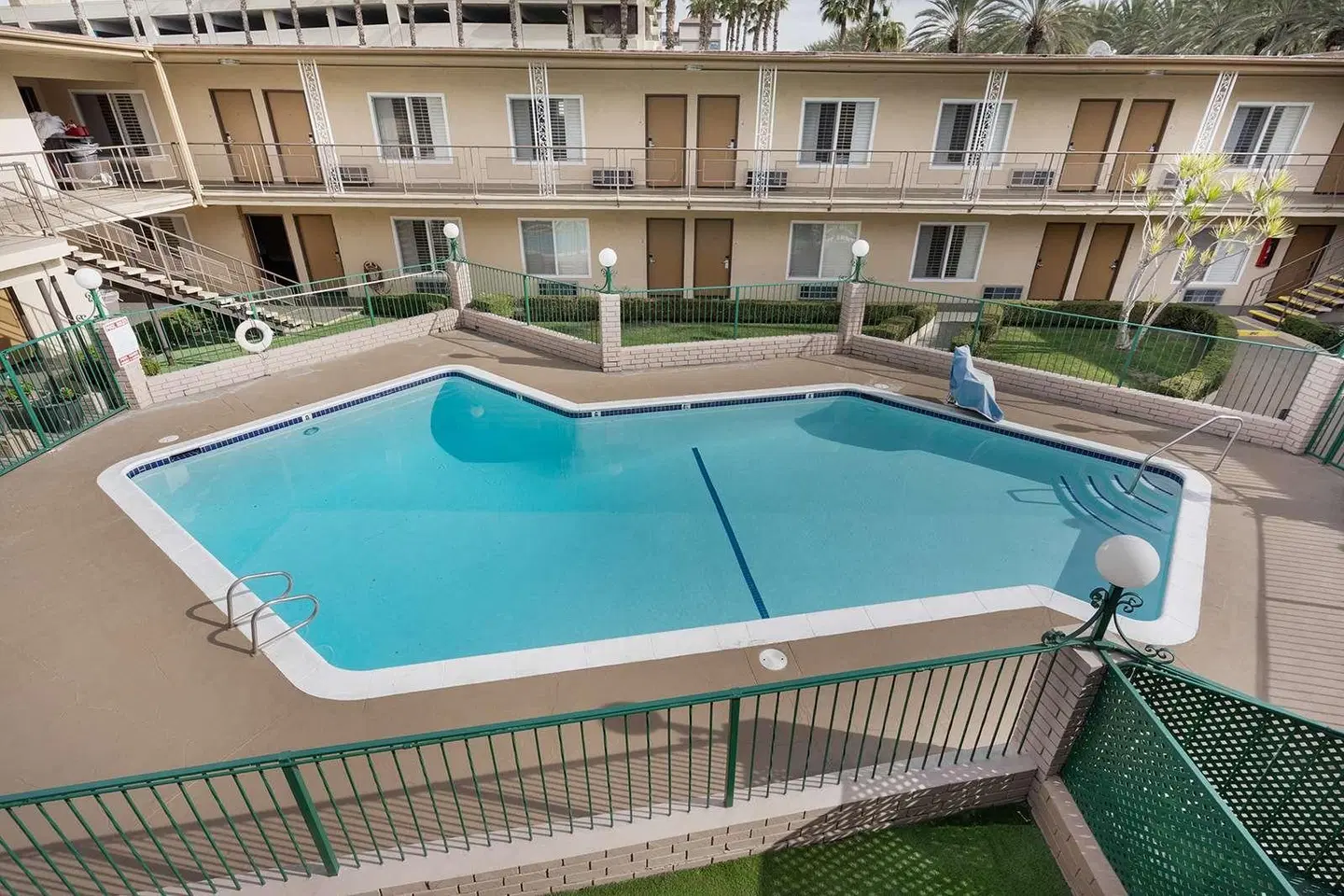 Americas Best Value Inn & Suites Anaheim Convention Center OUTDOOR_POOL