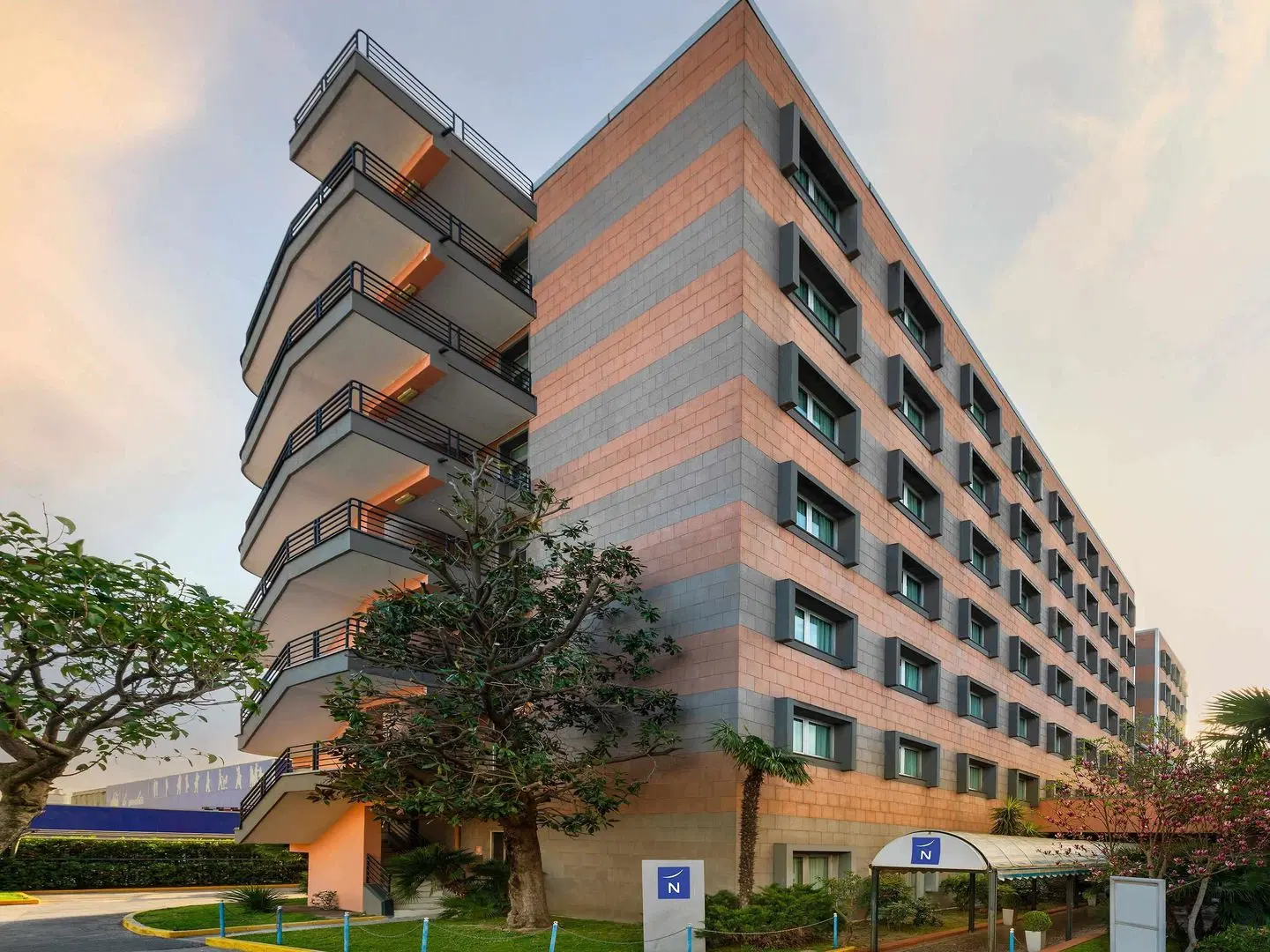 Novotel Caserta Sud Hotel EXTERIOR