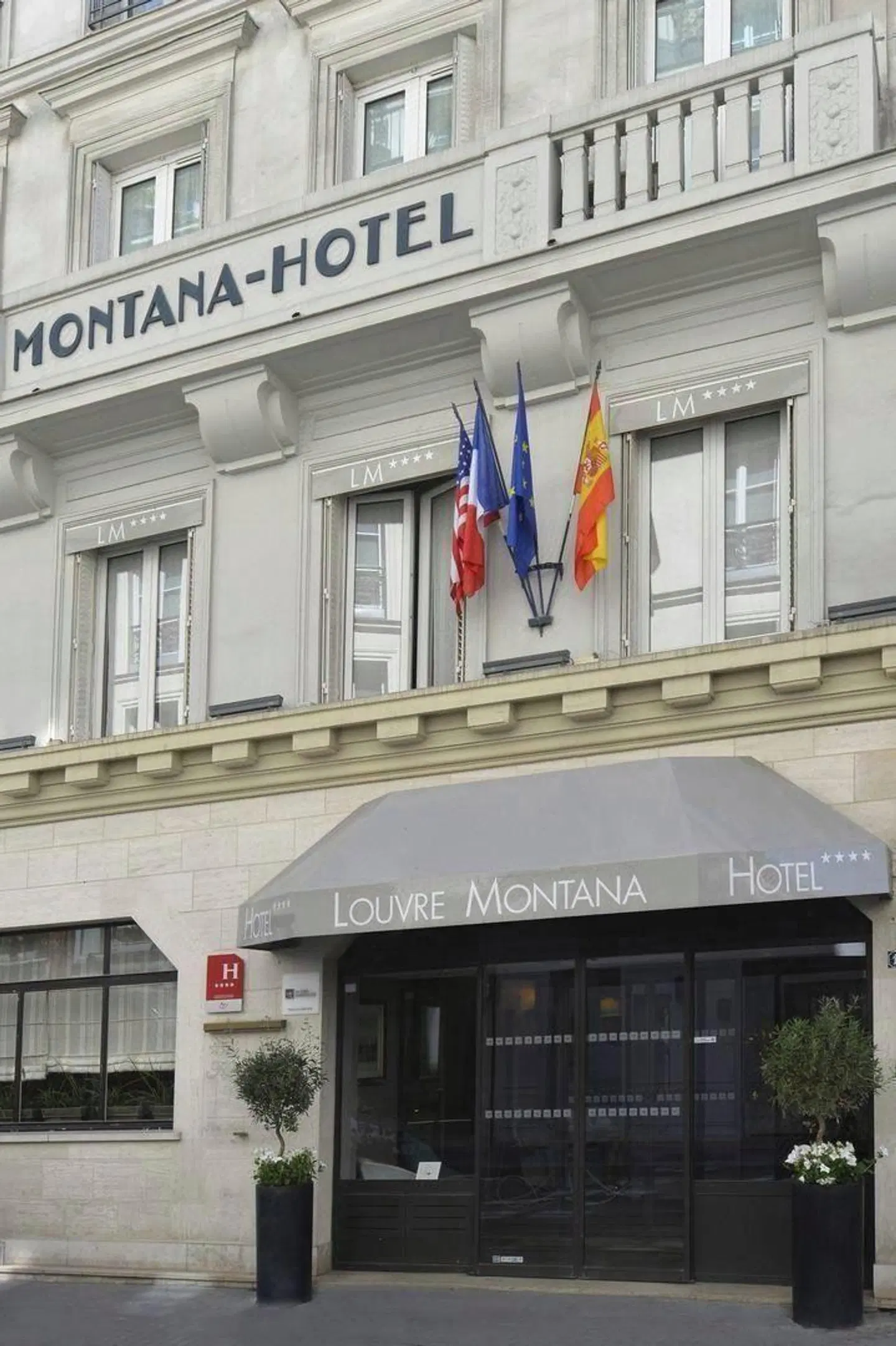 Louvre Montana EXTERIOR