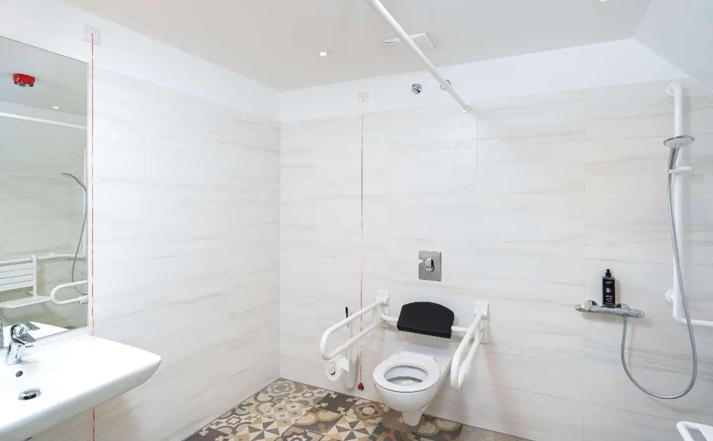 elaya hotel regensburg city center Badezimmer