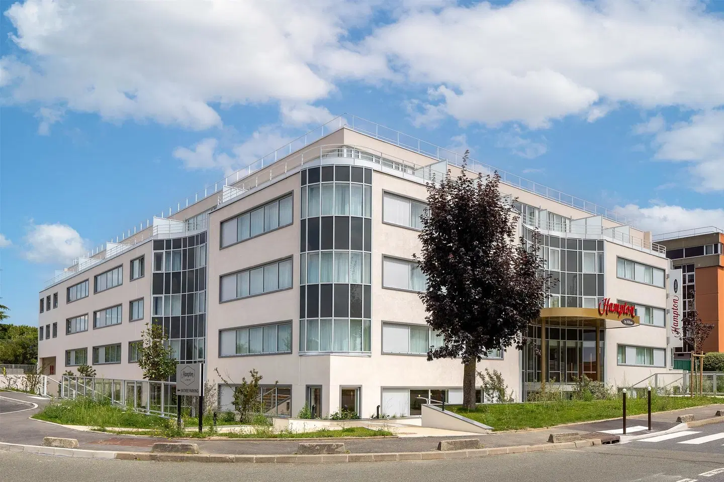 Hampton By Hilton Paris Charles De Gaulle Airport EXTERIOR
