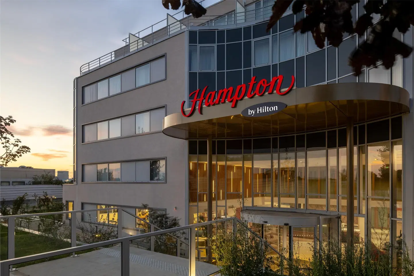 Hampton By Hilton Paris Charles De Gaulle Airport EXTERIOR