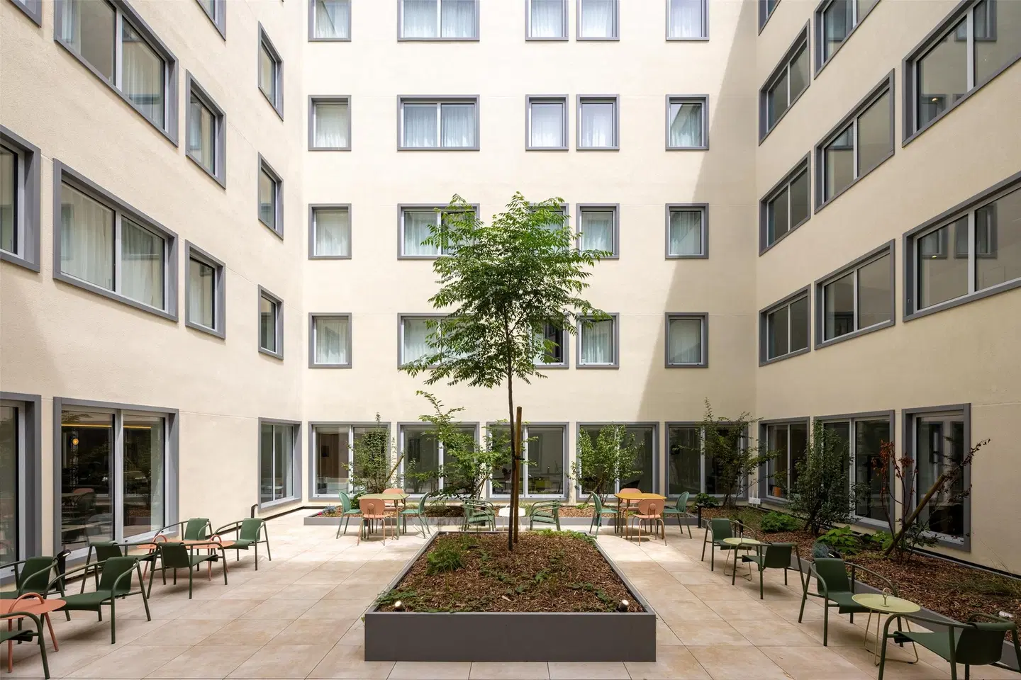 Hampton By Hilton Paris Charles De Gaulle Airport EXTERIOR