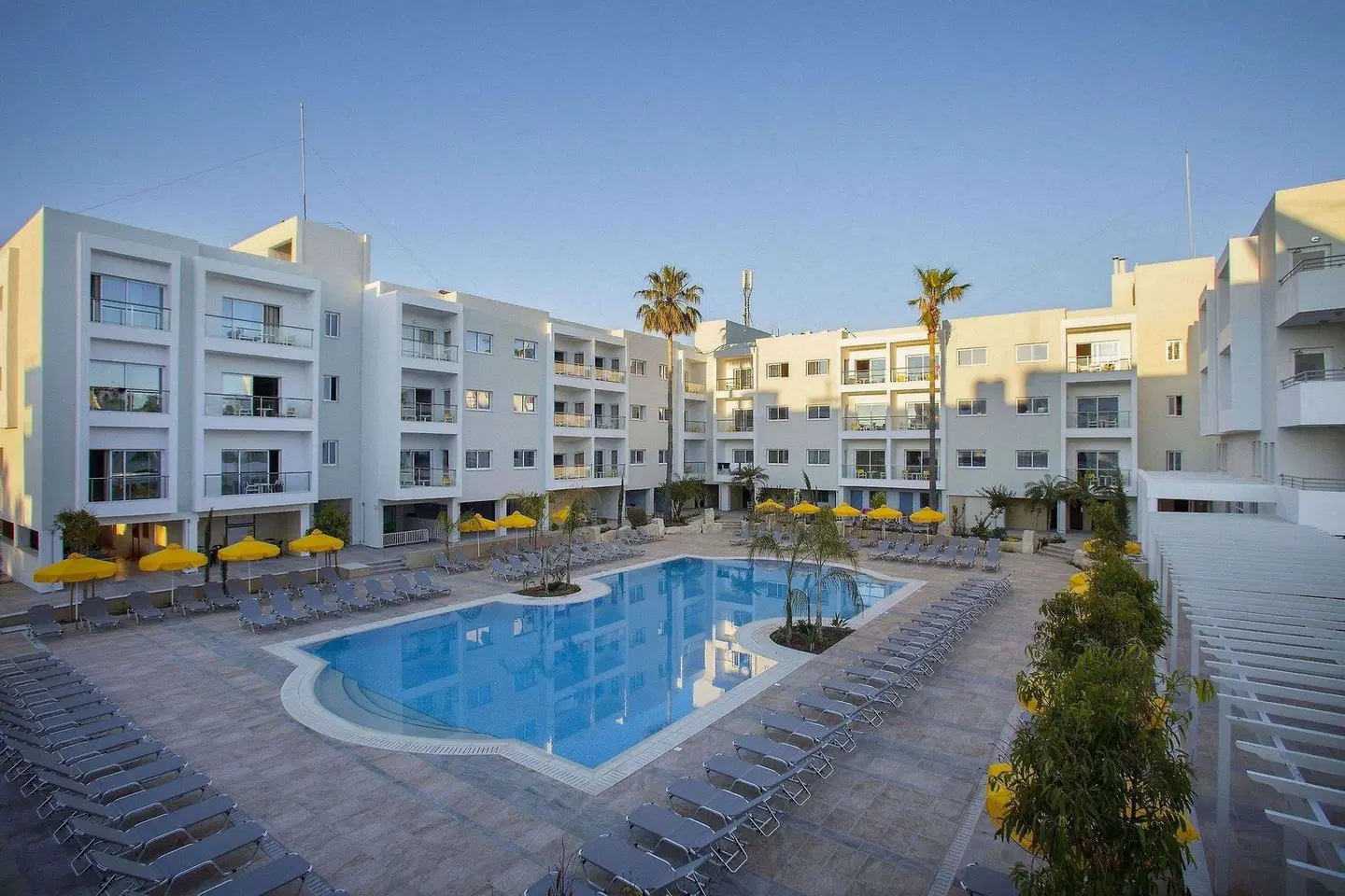 Mayfair Hotel OUTDOOR_POOL