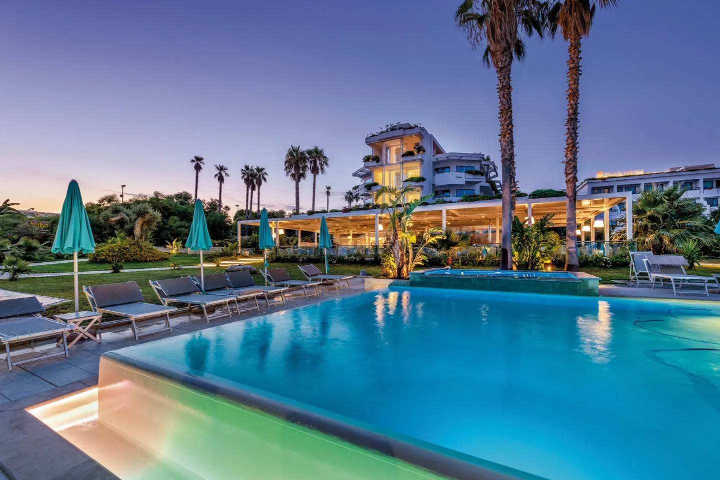 Acacia Palace OUTDOOR_POOL