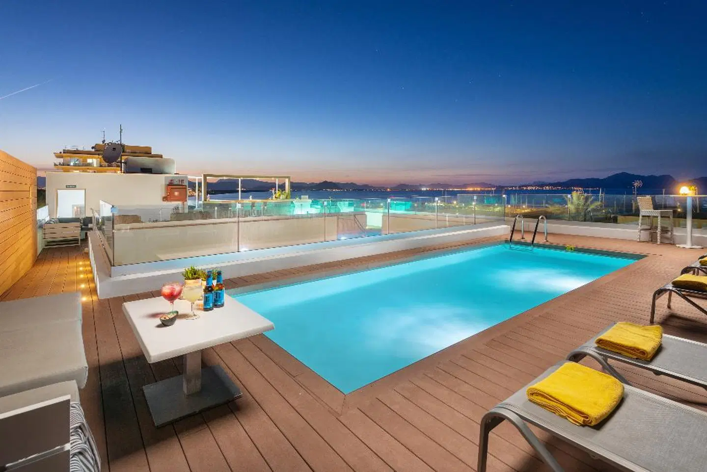 Llaut Boutique OUTDOOR_POOL