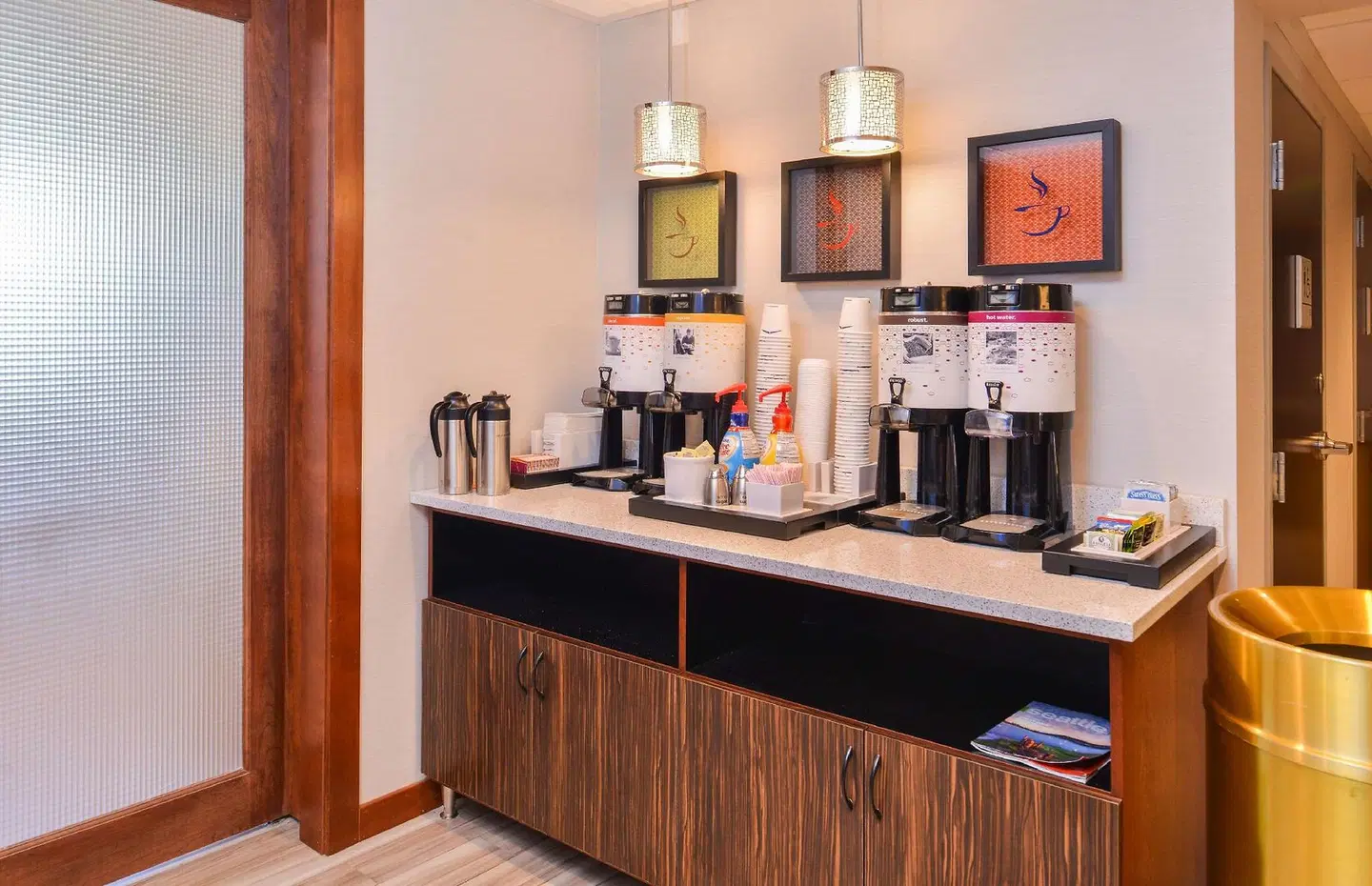 Hampton Inn Seattle/Airport ROOM_EXAMPLE