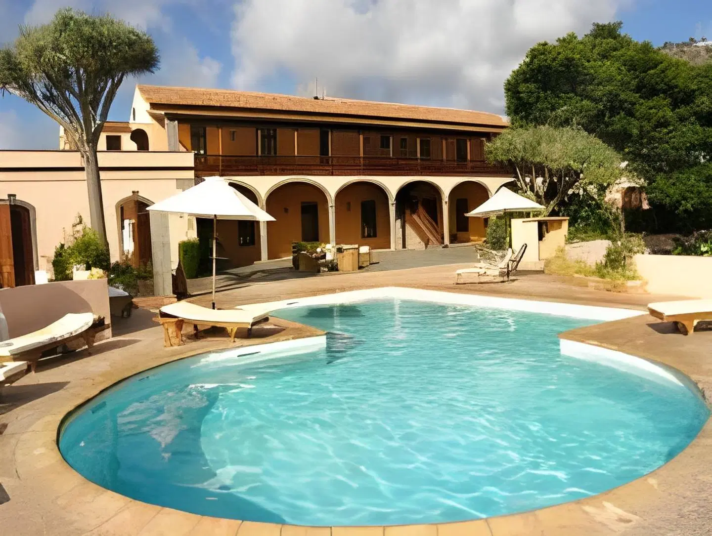 Hacienda del Buen Suceso OUTDOOR_POOL