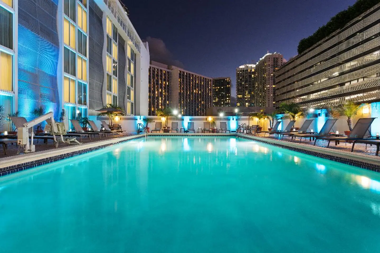 Courtyard by Marriott Miami Downtown/Brickell Area OUTDOOR_POOL