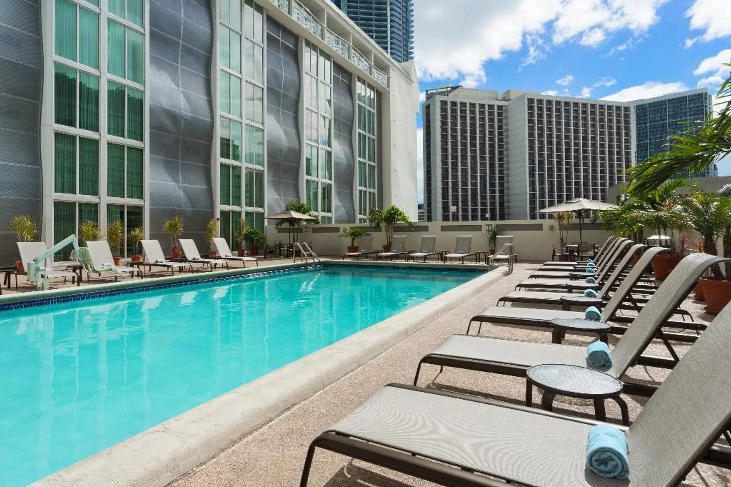 Courtyard by Marriott Miami Downtown/Brickell Area OUTDOOR_POOL
