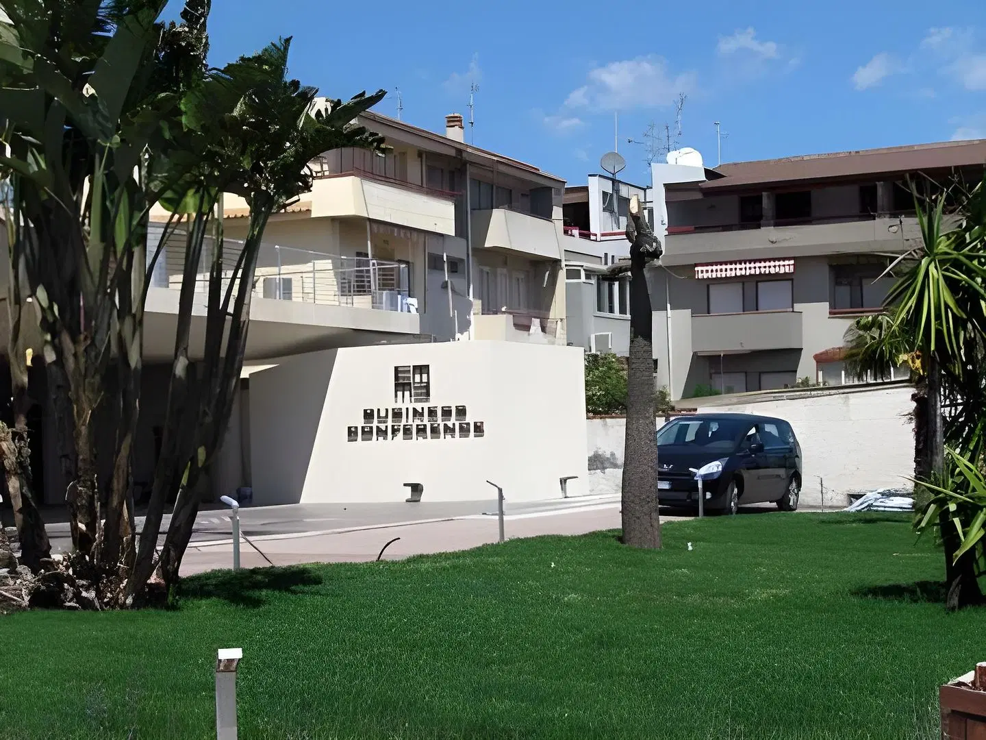 Main Palace Hotel EXTERIOR