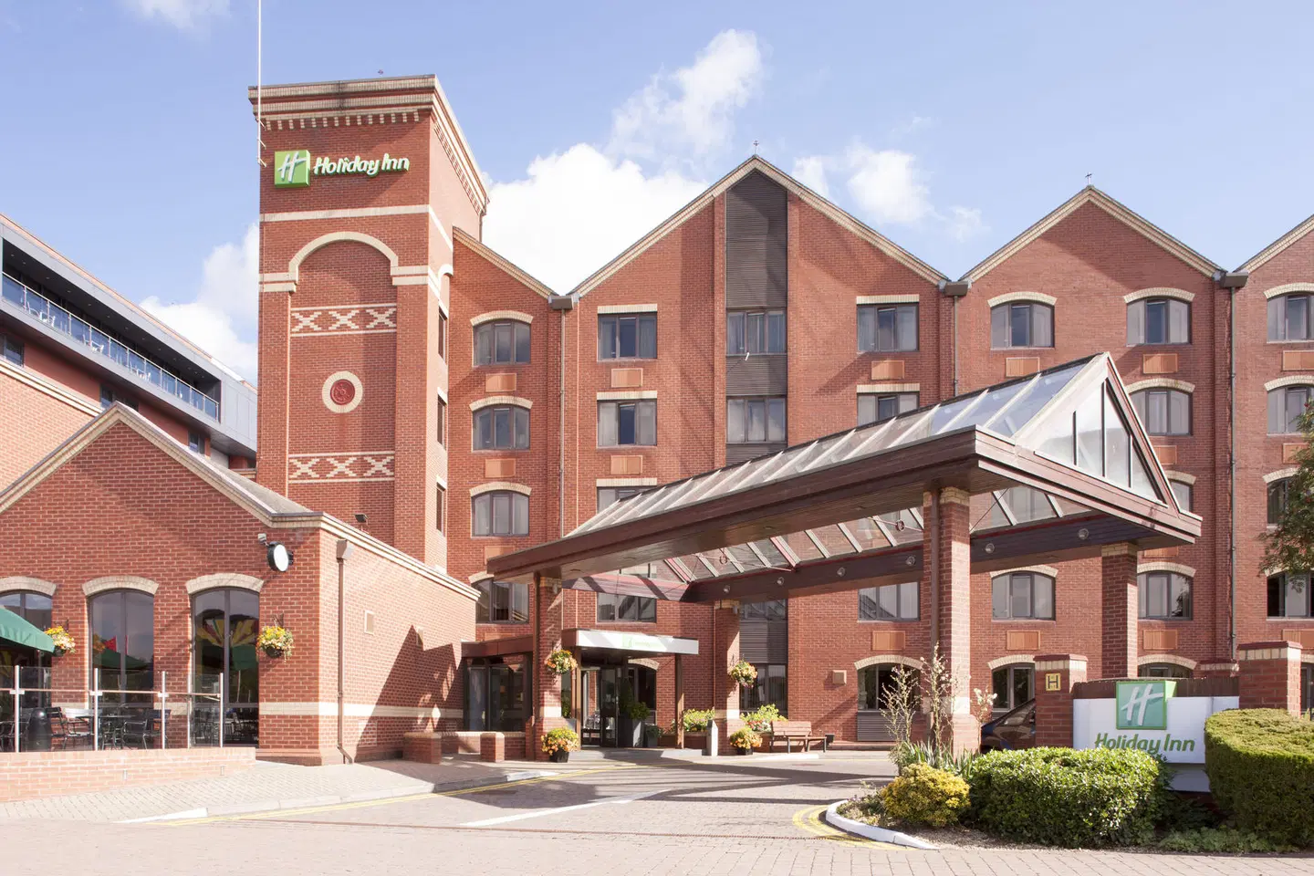 Holiday Inn Lincoln EXTERIOR