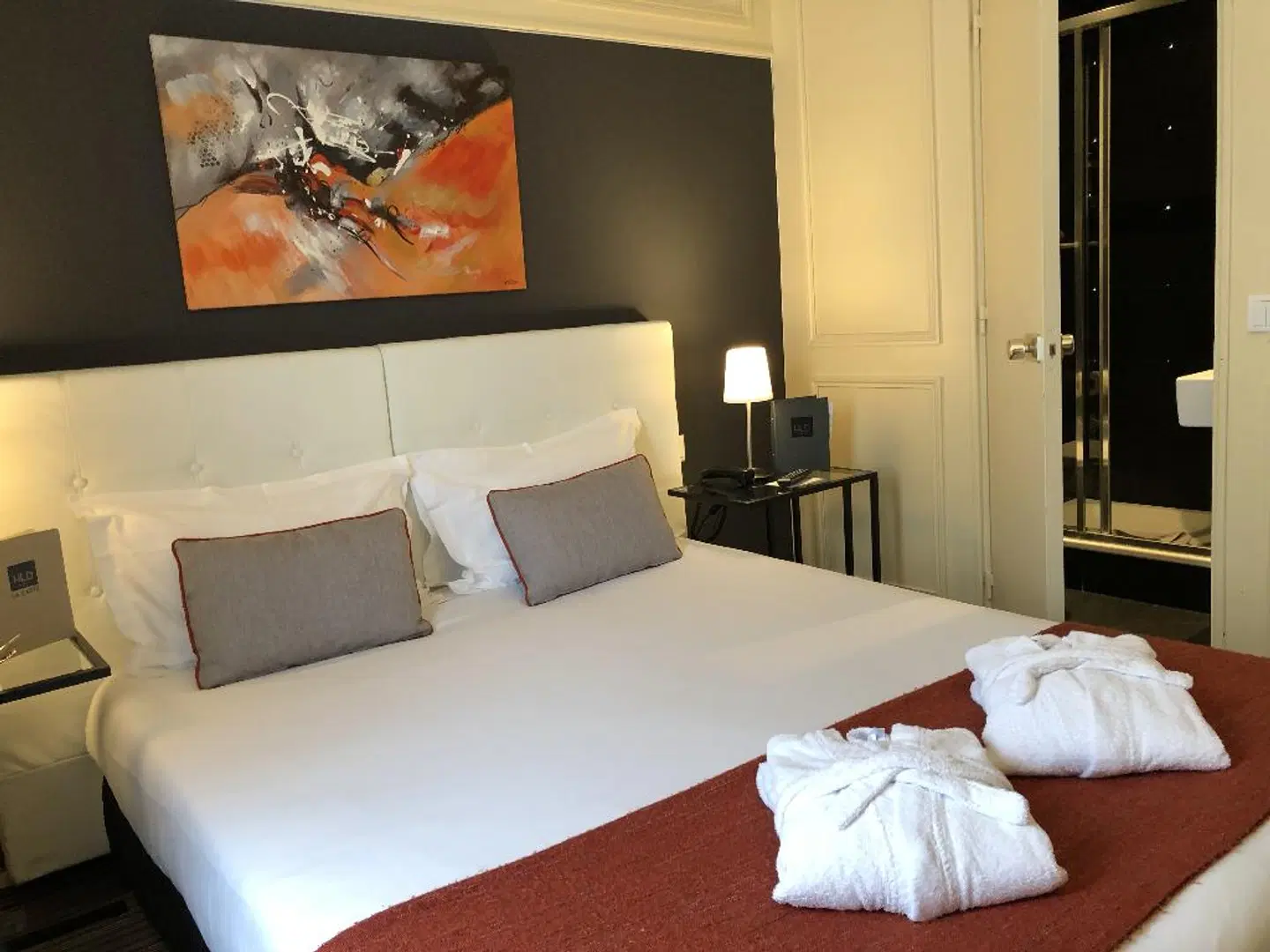 Le Dauphin ROOM_EXAMPLE