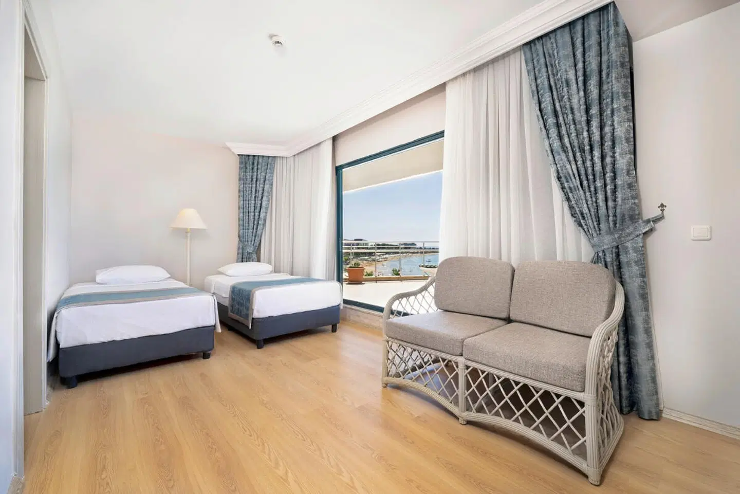 Aska Just In Beach ROOM_EXAMPLE