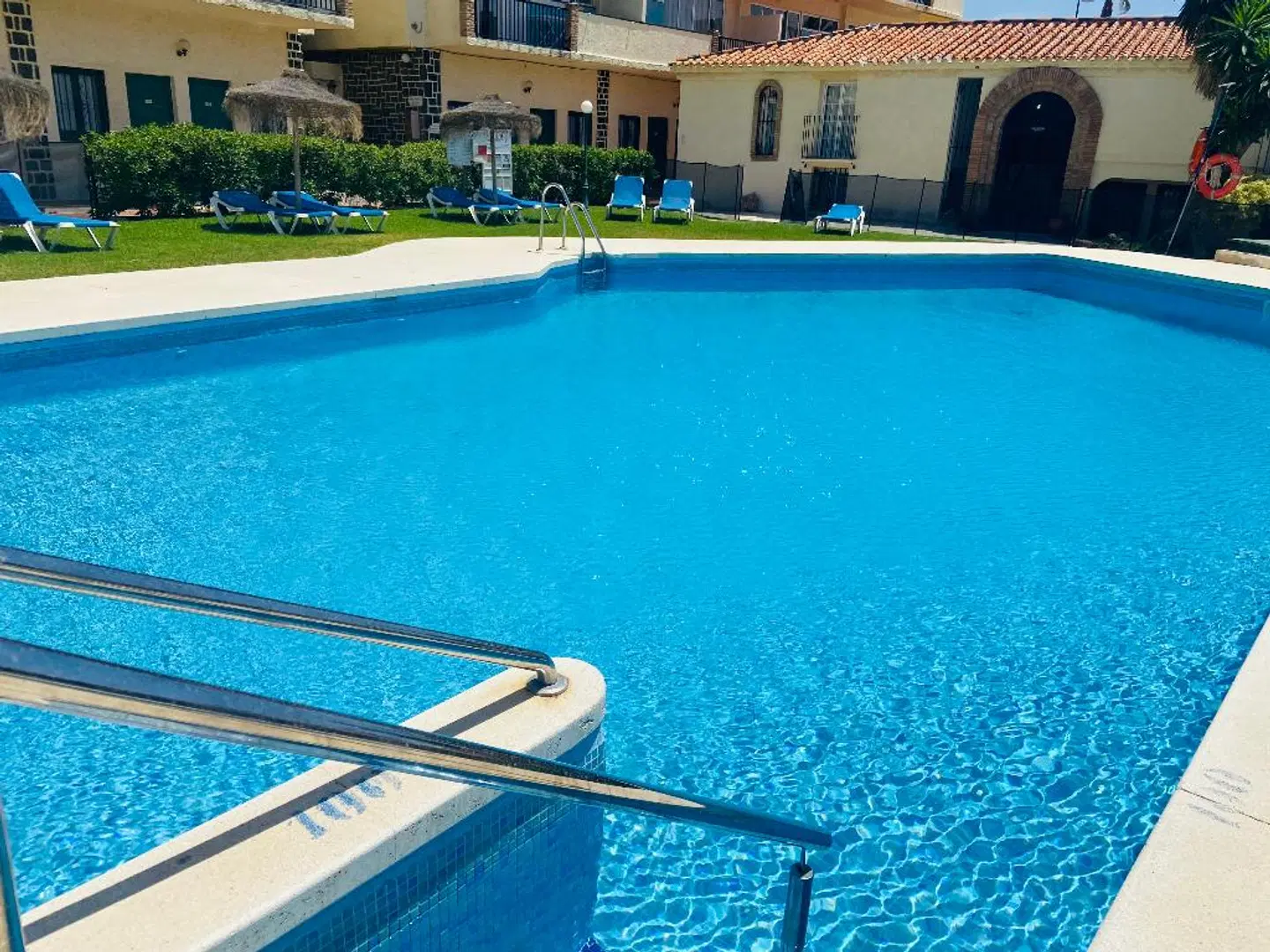 Apartamentos Los Jazmines OUTDOOR_POOL