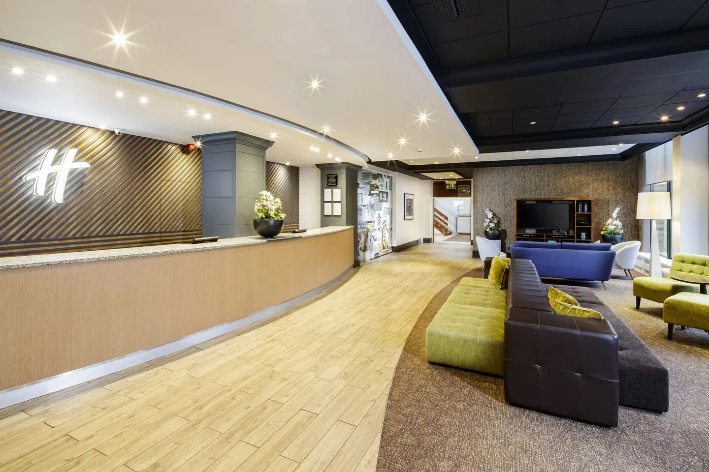 Holiday Inn Peterborough West by IHG LOUNGE_LOBBY