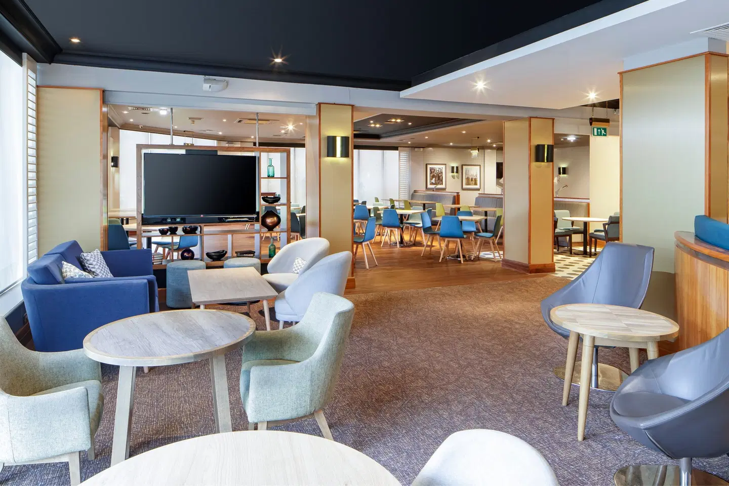 Holiday Inn Peterborough West by IHG Bar
