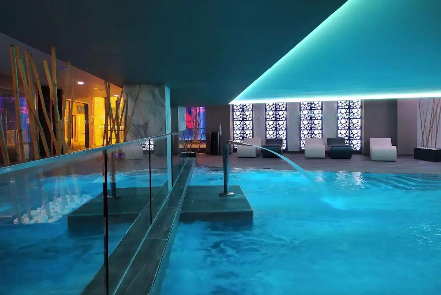 Hotel Suites del Mar by Melia Hallenbad