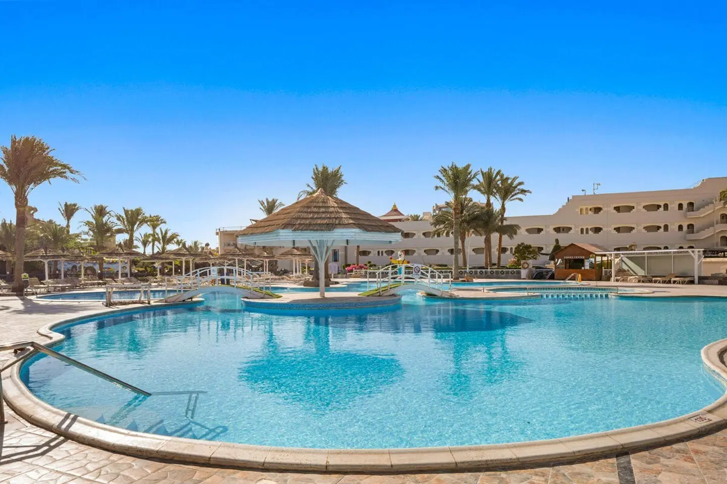 Seagull Beach Resort OUTDOOR_POOL