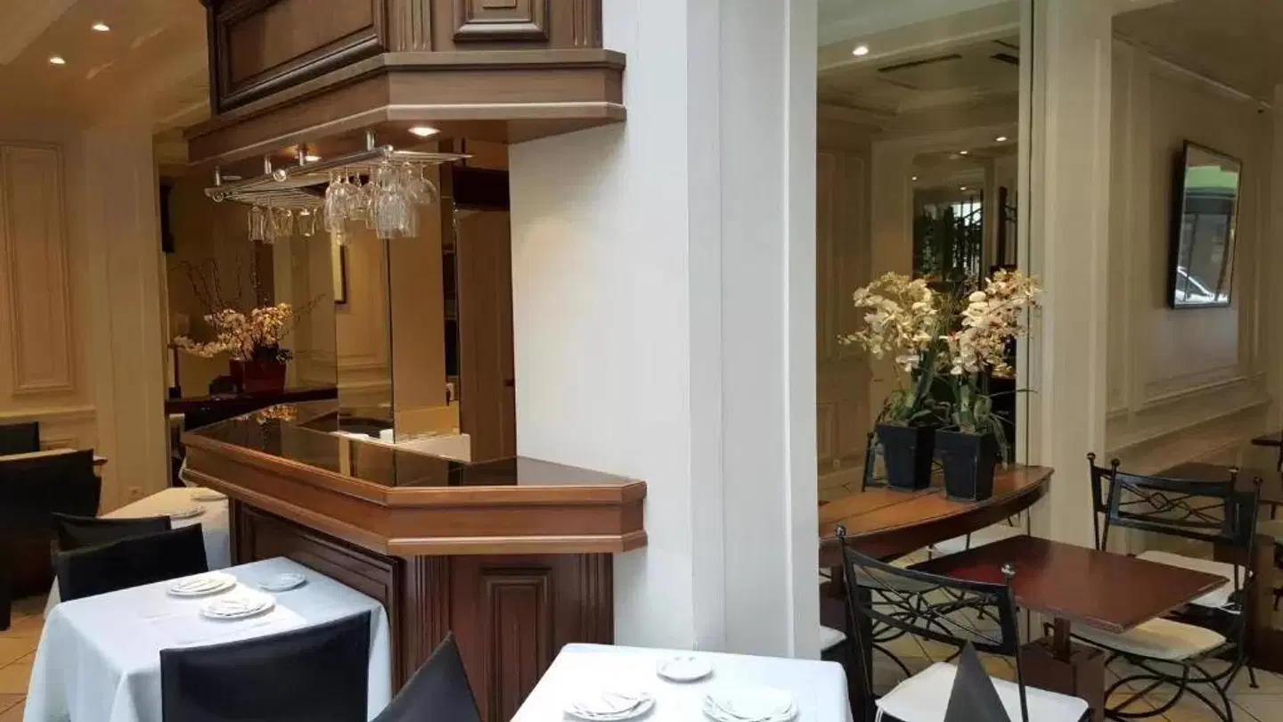Hotel Suites Unic Renoir St Germain Restaurant