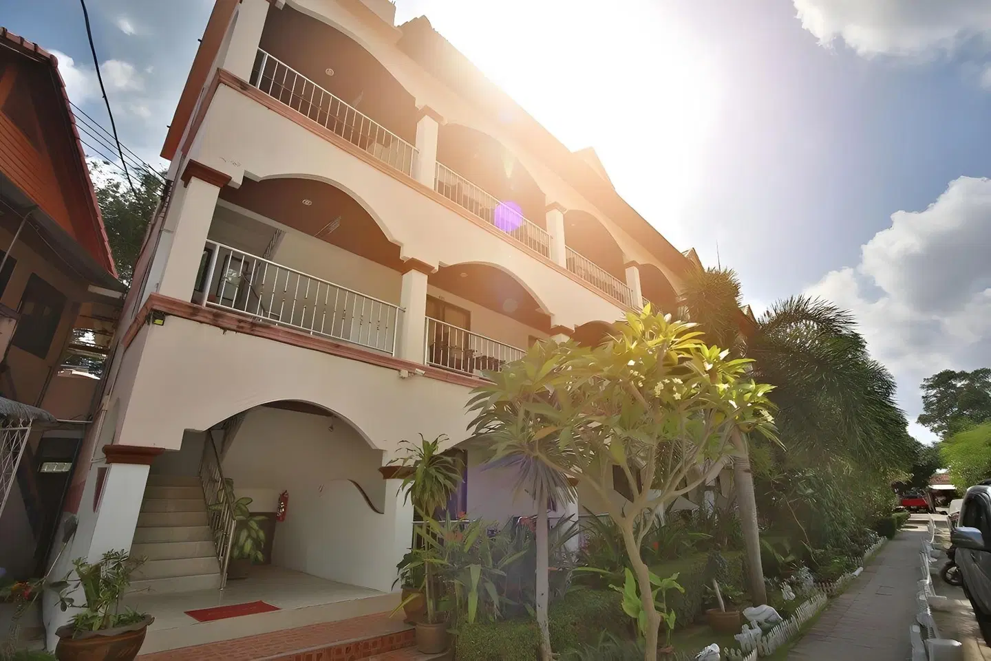 Lotus Friendly Hotel EXTERIOR