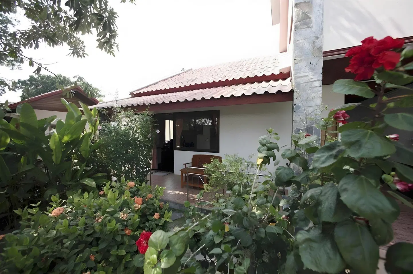 Lotus Friendly Hotel EXTERIOR