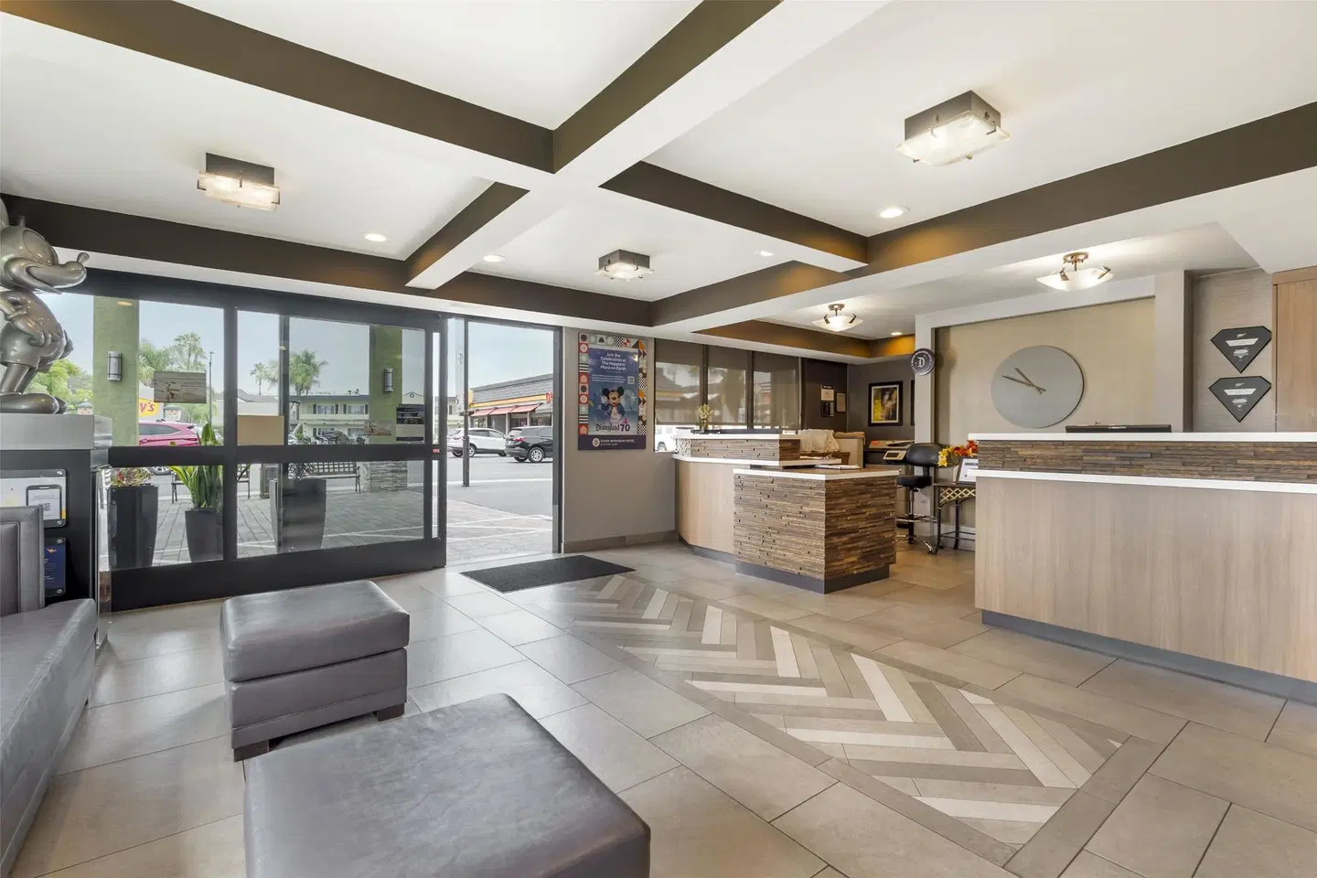 The Best Western PLUS Pavilions LOUNGE_LOBBY