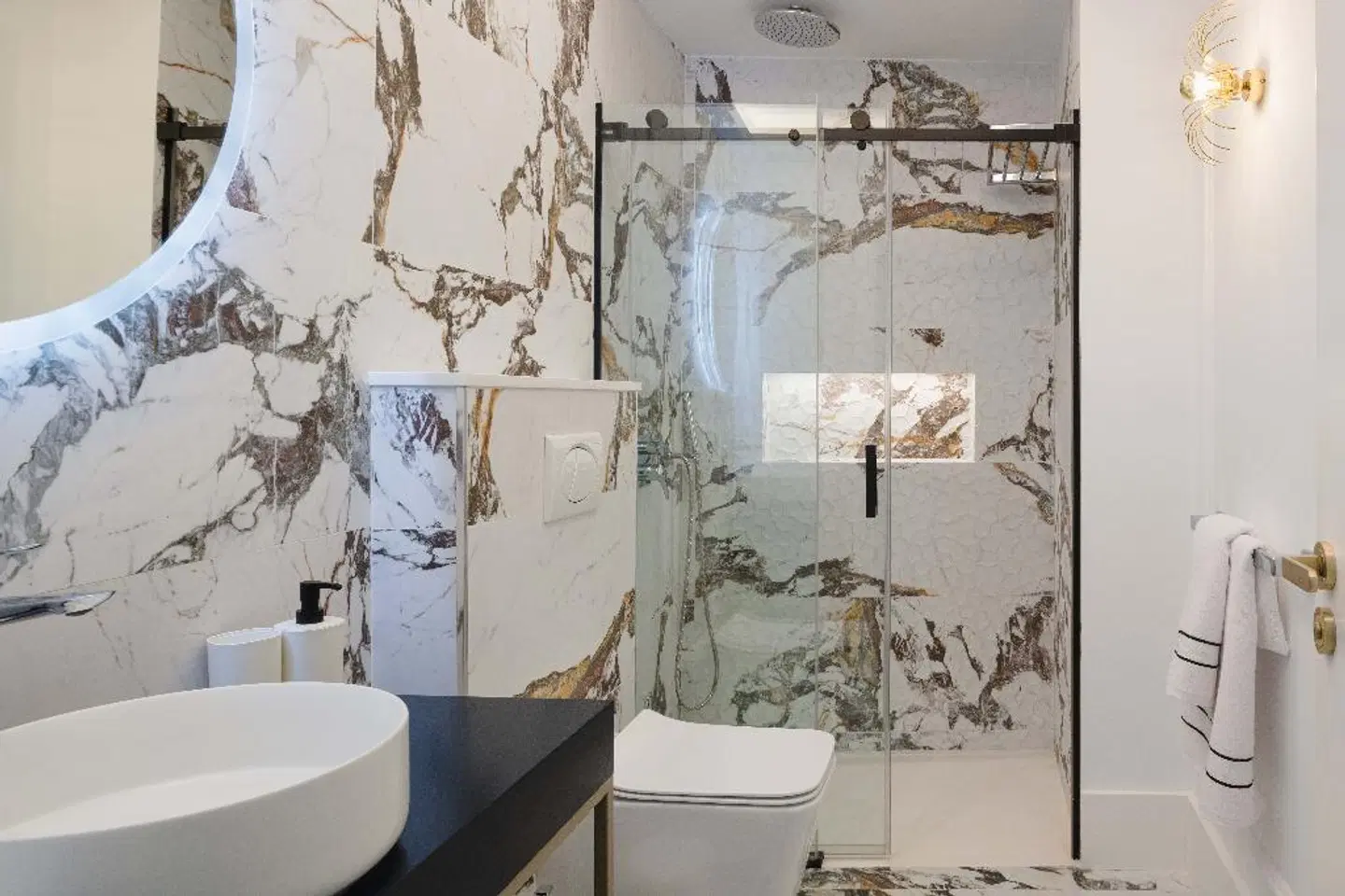 Blue Marina Suites Badezimmer