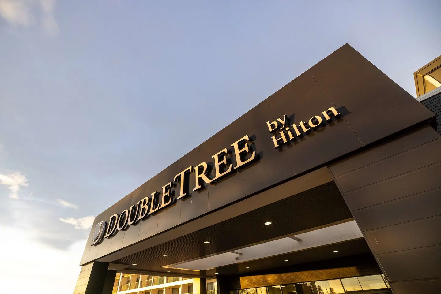 DoubleTree by Hilton Calgary North EXTERIOR