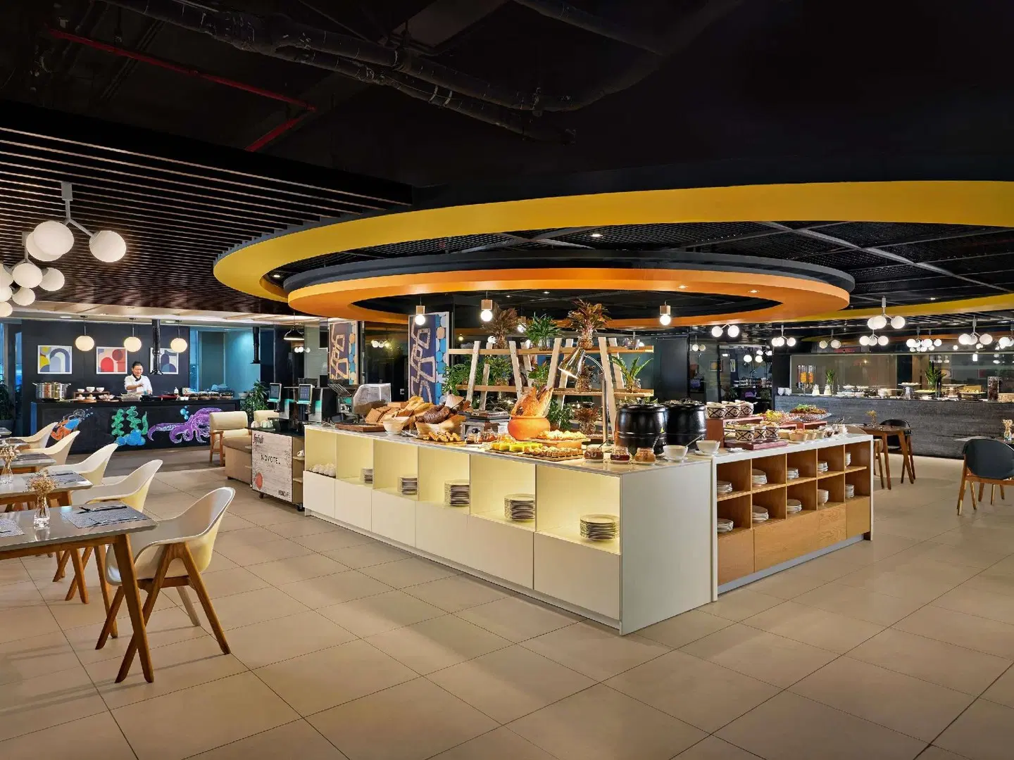 Novotel Living Saigon South Bar